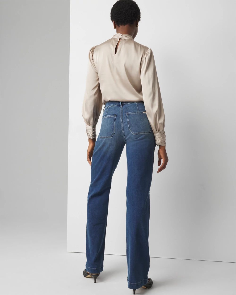 Jeans White House Black Market Taille 8 – Flare Classique, Détail Cristaux, Couleur Foncée